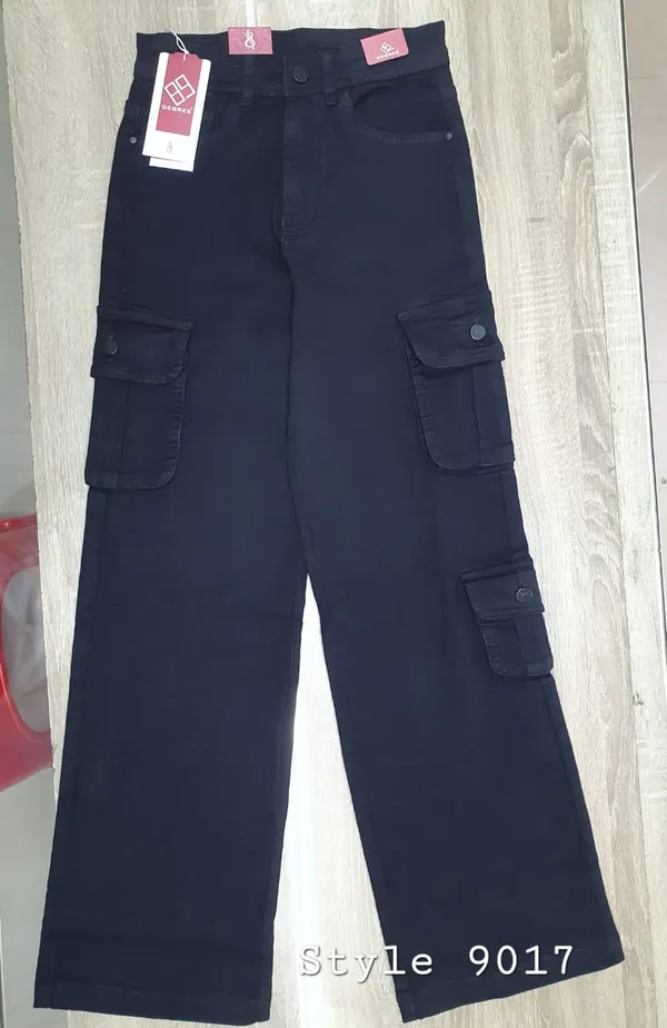 Navy_Blue_Cargo_Pants_With_Multiple_Pockets_For_Women