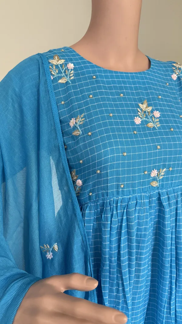 Blue_Checkered_Jamdhani_Suit_Set_With_Hand_Work