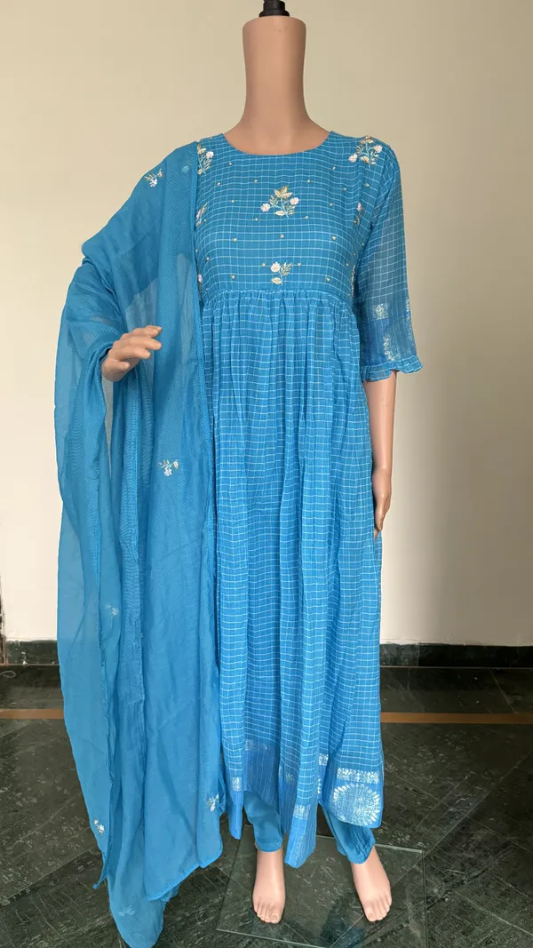 Blue_Checkered_Jamdhani_Suit_Set_With_Hand_Work