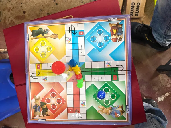 Multicolor_Cardboard_And_Plastic_Premium_Board_Game_Set