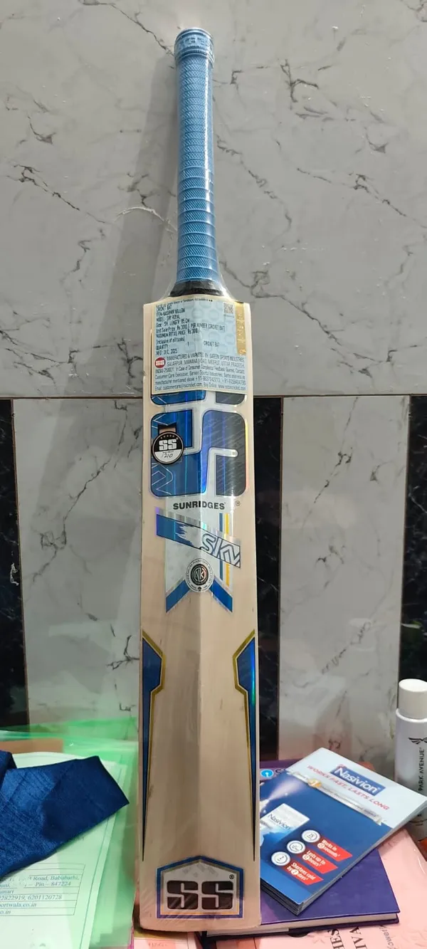 Multicolor_English_Willow_Premium_Cricket_Bat