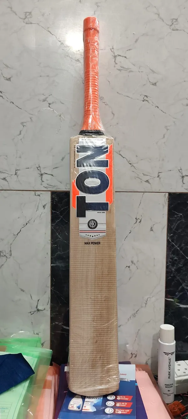 Multicolor_Willow_Wood_Premium_Cricket_Bat