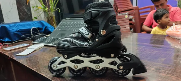 Black_&_White_Aluminum_Frame_Pu_Wheels_With_Abec_Bearings_Premium_Roller_Skates