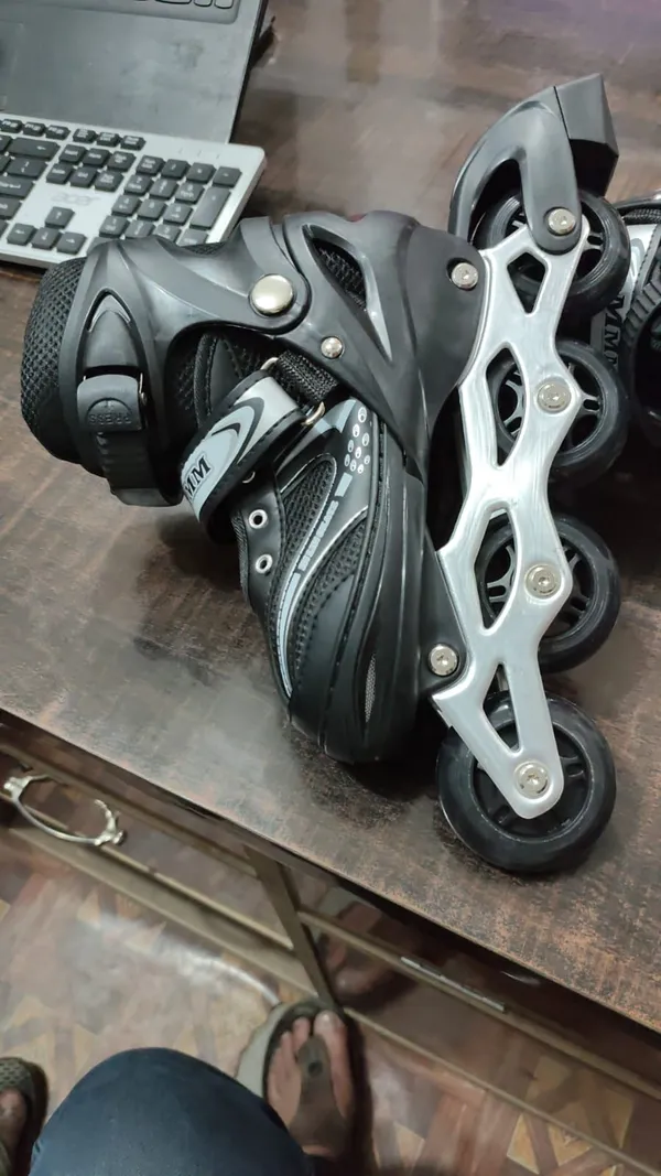 Black_&_White_Aluminum_Frame_Pu_Wheels_With_Abec_Bearings_Premium_Roller_Skates