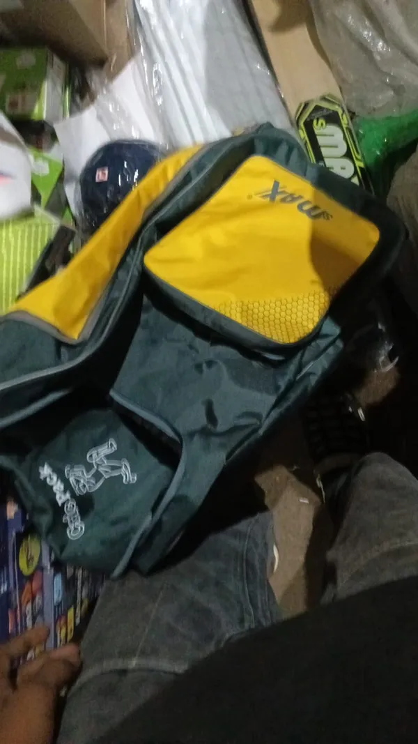 Blue_&_Yellow_Nylon_And_Polyester_Premium_Kit_Bag