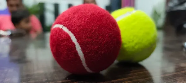 Red_&_Yellow_Rubber_Premium_Tennis_Balls_For_Kids_And_Adults