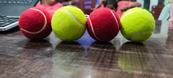 Red_&_Yellow_Rubber_Premium_Tennis_Balls_For_Kids_And_Adults
