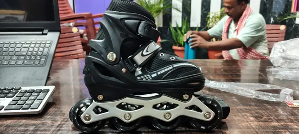 Black_&_White_Aluminum_Frame_Pu_Wheels_With_Abec_Bearings_Premium_Roller_Skates