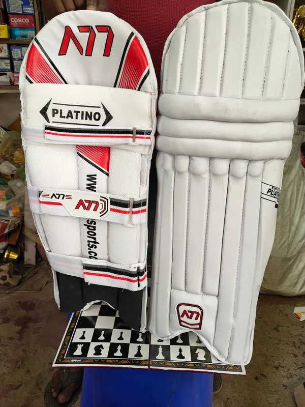 White_Pu_And_High-Density_Foam_Premium_Cricket_Batting_Pads