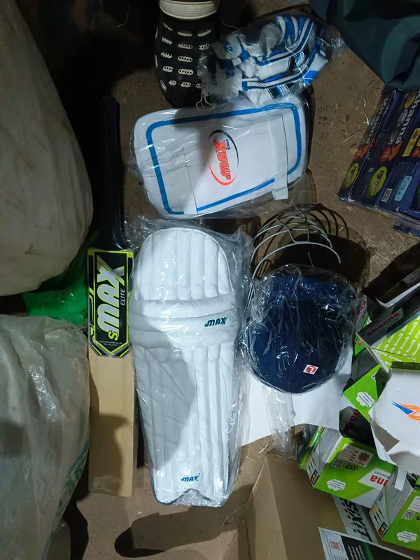 Blue_&_Yellow_Nylon_And_Polyester_Premium_Kit_Bag