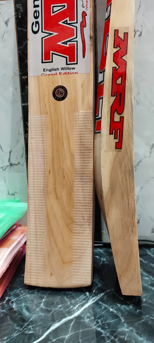 Multicolor_English_Willow_Premium_Cricket_Bat