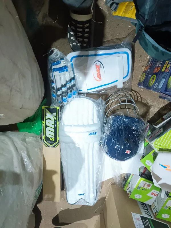 Blue_&_Yellow_Nylon_And_Polyester_Premium_Kit_Bag
