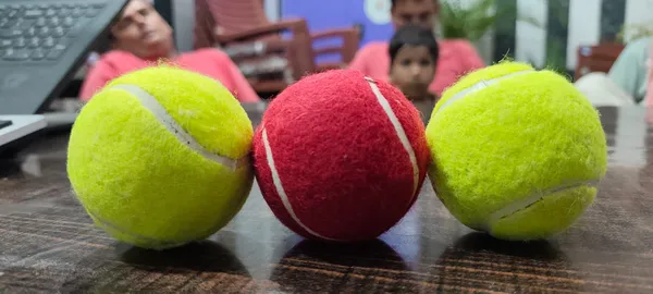 Red_&_Yellow_Rubber_Premium_Tennis_Balls_For_Kids_And_Adults