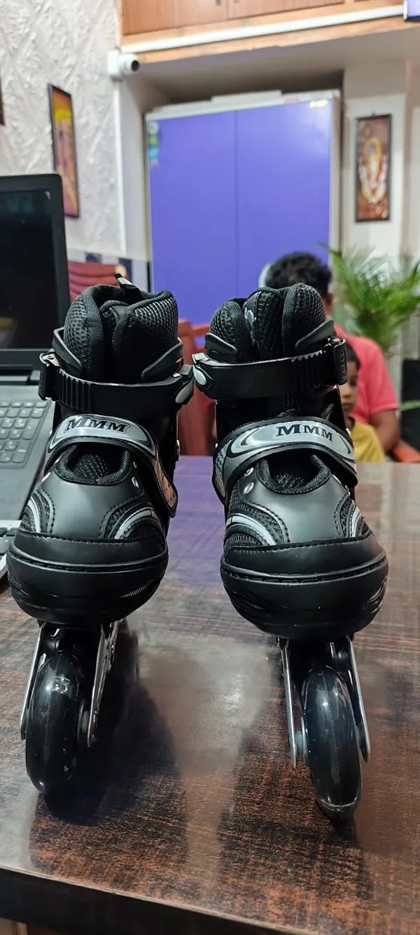 Black_&_White_Aluminum_Frame_Pu_Wheels_With_Abec_Bearings_Premium_Roller_Skates