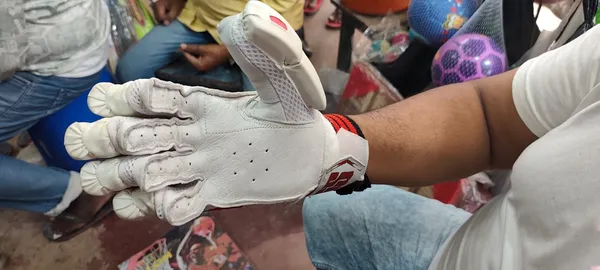 Multicolor_Leather_And_Mesh_Premium_Cricket_Gloves
