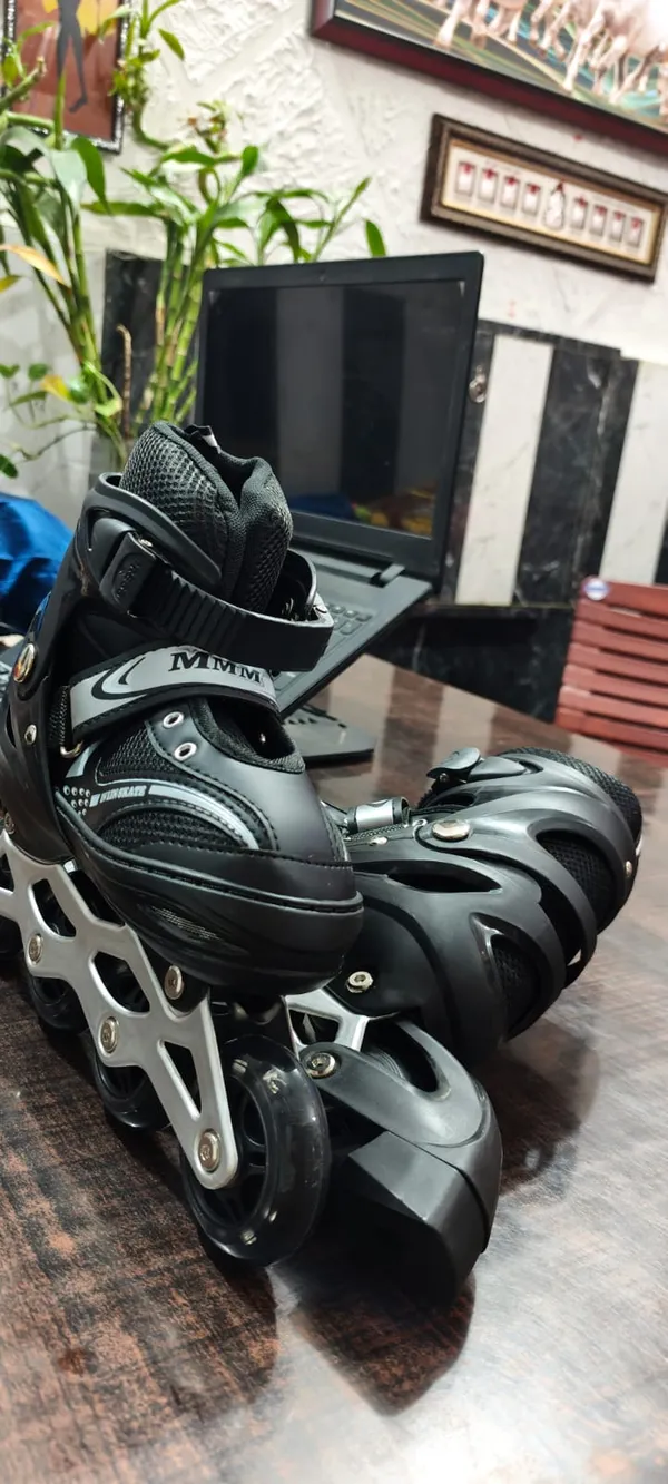 Black_&_White_Aluminum_Frame_Pu_Wheels_With_Abec_Bearings_Premium_Roller_Skates