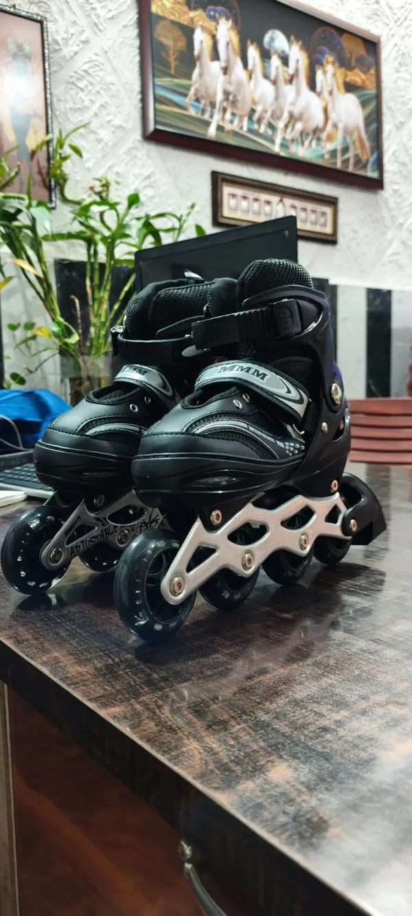 Black_&_White_Aluminum_Frame_Pu_Wheels_With_Abec_Bearings_Premium_Roller_Skates
