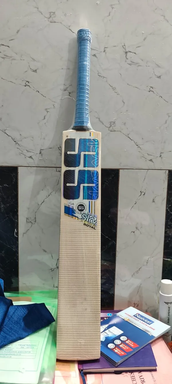 Multicolor_English_Willow_Premium_Cricket_Bat