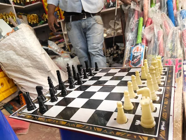 Black_&_White_Plastic_Premium_Board_Game