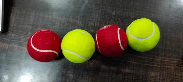 Red_&_Yellow_Rubber_Premium_Tennis_Balls_For_Kids_And_Adults