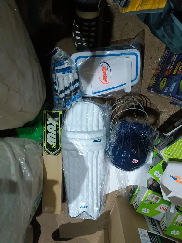 Blue_&_Yellow_Nylon_And_Polyester_Premium_Kit_Bag