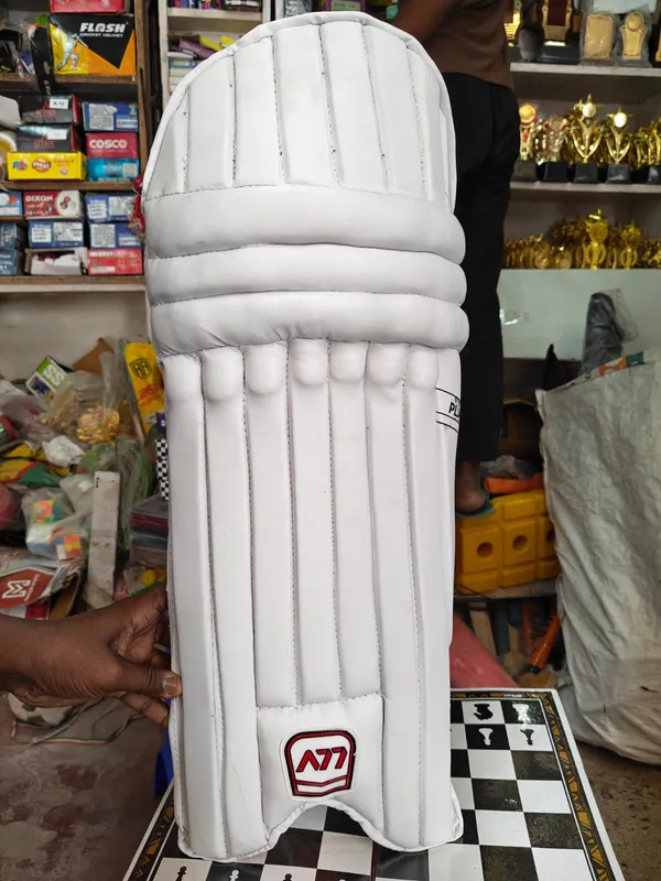 White_Pu_And_High-Density_Foam_Premium_Cricket_Batting_Pads