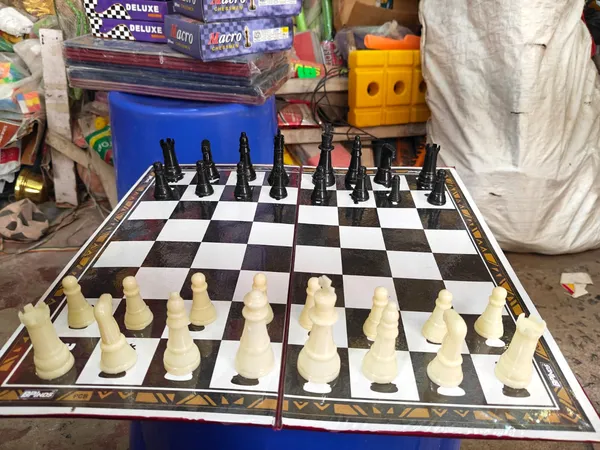 Black_&_White_Plastic_Premium_Board_Game