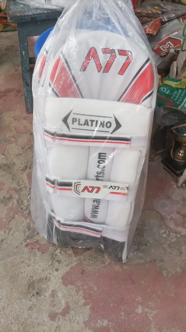 White_Pu_And_High-Density_Foam_Premium_Cricket_Batting_Pads