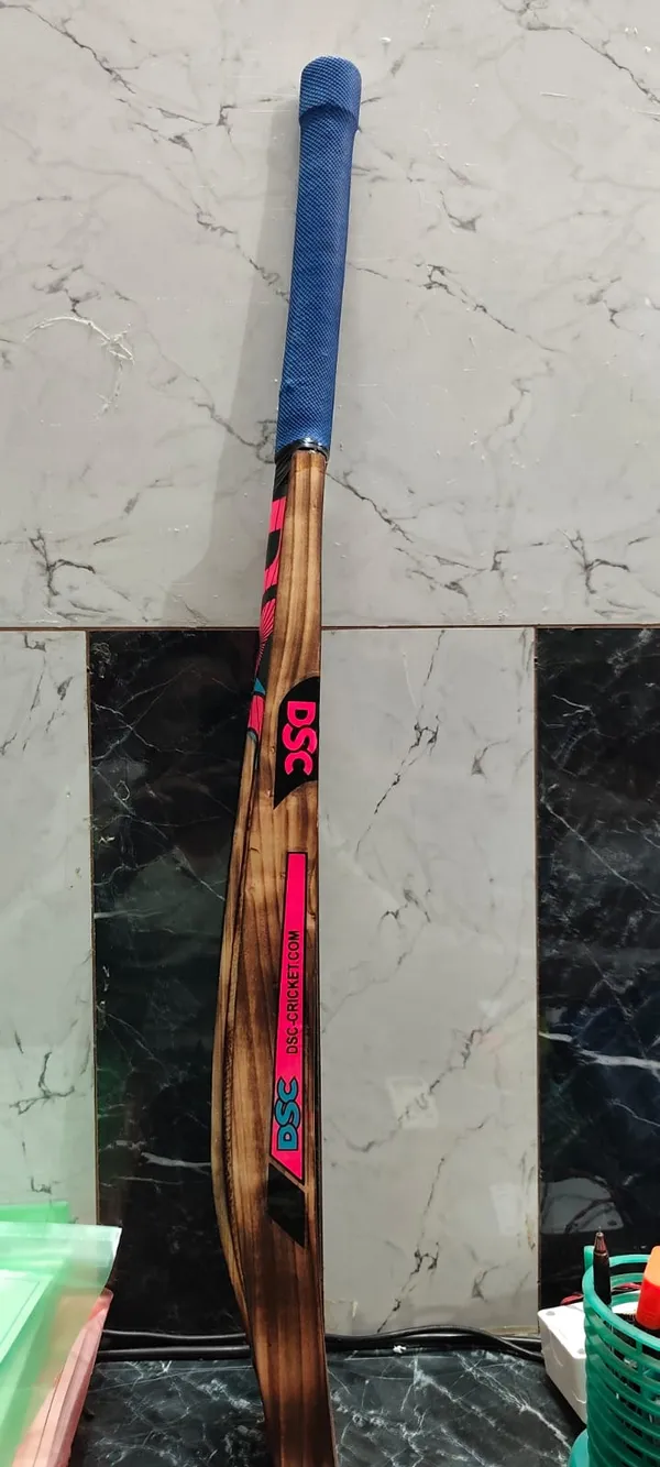 Multicolor_Wood_(Willow)_Premium_Cricket_Bat