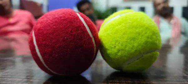 Red_&_Yellow_Rubber_Premium_Tennis_Balls_For_Kids_And_Adults
