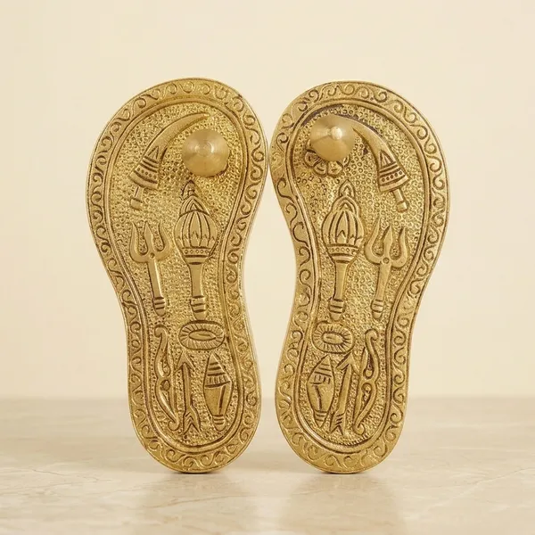 Brass_Traditional_Charan_Paduka_Decorative_Pair