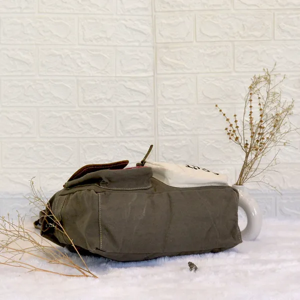 VP_Messenger_Bag