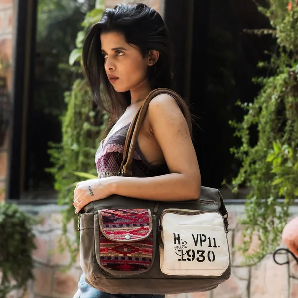 VP_Messenger_Bag