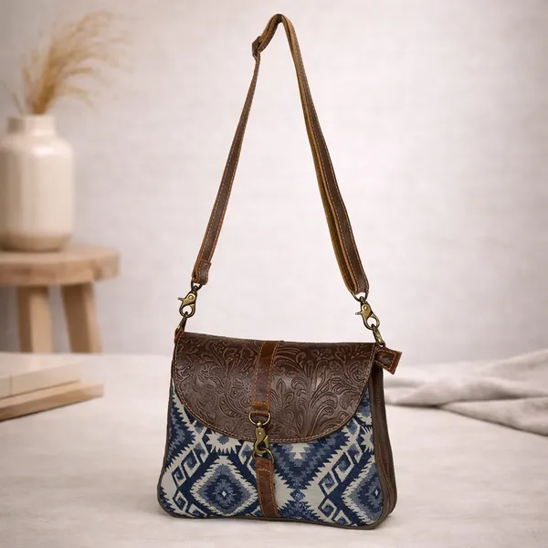 Gine_Crossbody_Bag