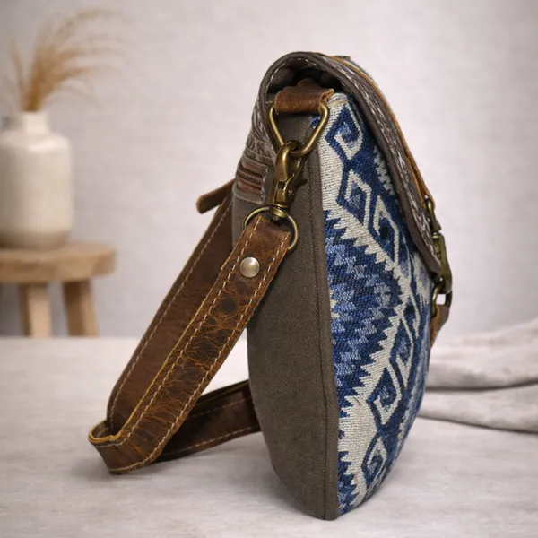 Gine_Crossbody_Bag