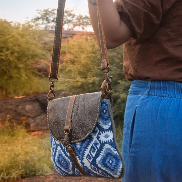 Gine_Crossbody_Bag