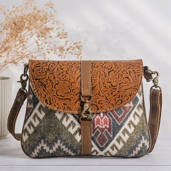 Lino_Crossbody_Bag