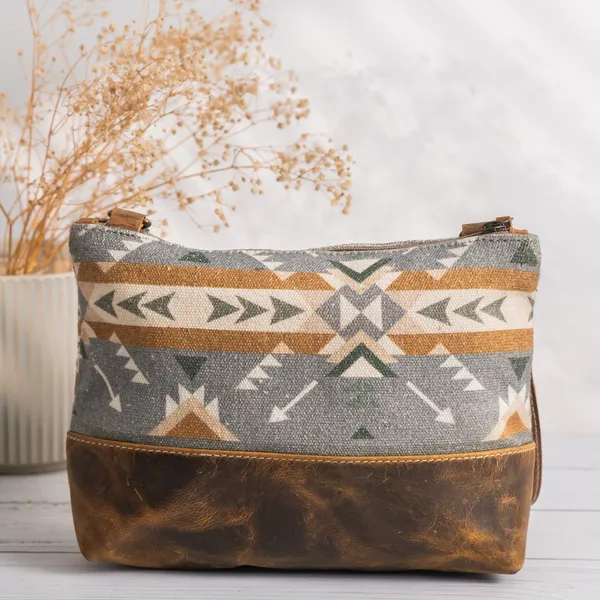 Bizzy_Crossbody_Bag
