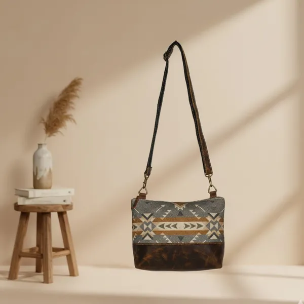 Bizzy_Crossbody_Bag