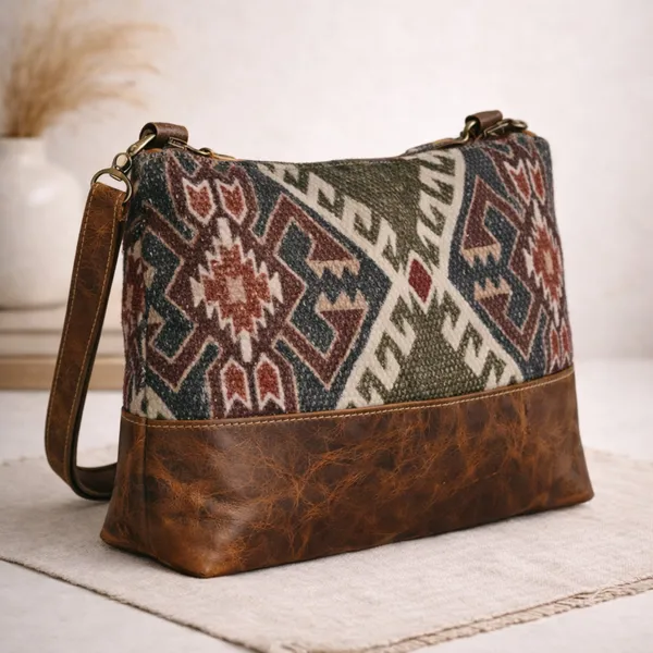 Apro_Crossbody_Bag
