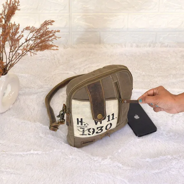 Apro_Crossbody_Bag