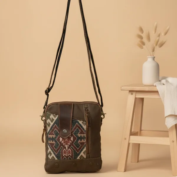 Jazzy_Crossbody_Bag