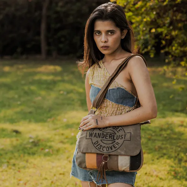 Discover_Crossbody
