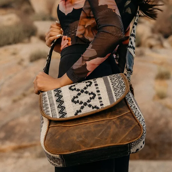 Lulo_Shoulder_Bag