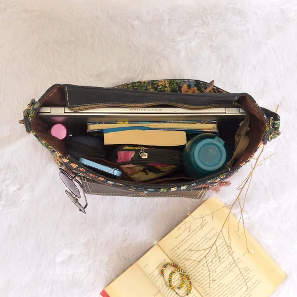Lipo_Shoulder_Bag