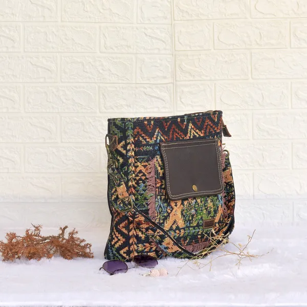 Lipo_Shoulder_Bag