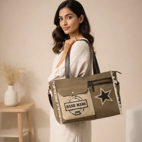 Live_Laugh_Messenger_Box_Bag