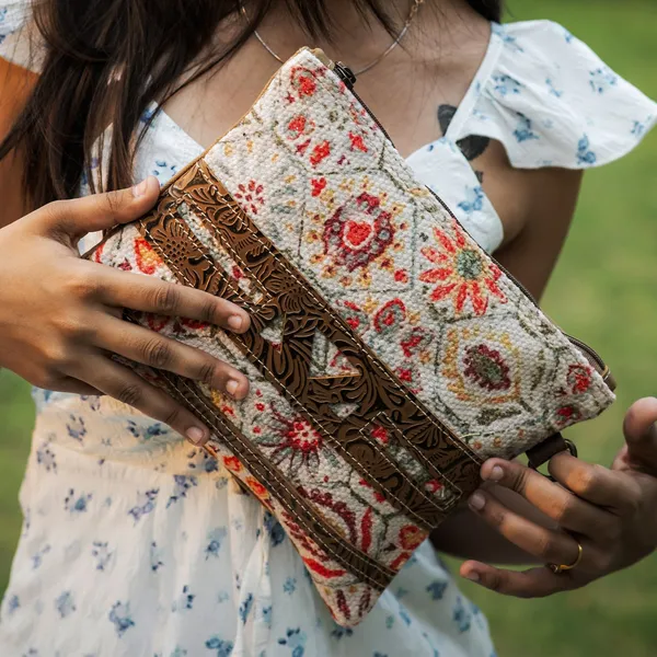 Elvi_Pouch