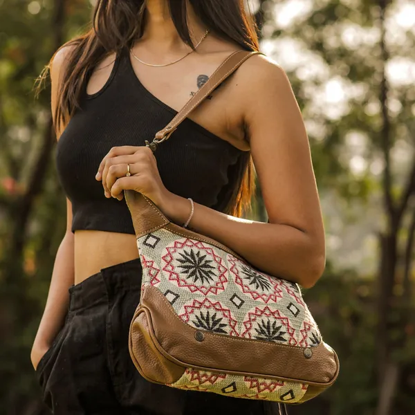 Circle_Wristlet_Bag