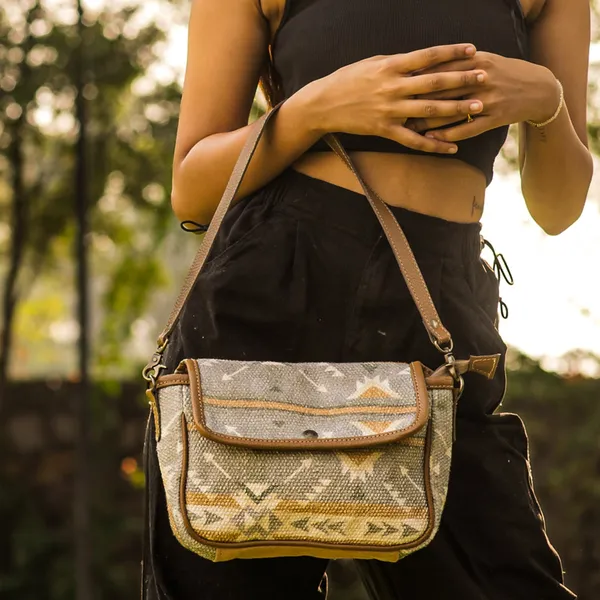 Flap_Wristlet_Bag